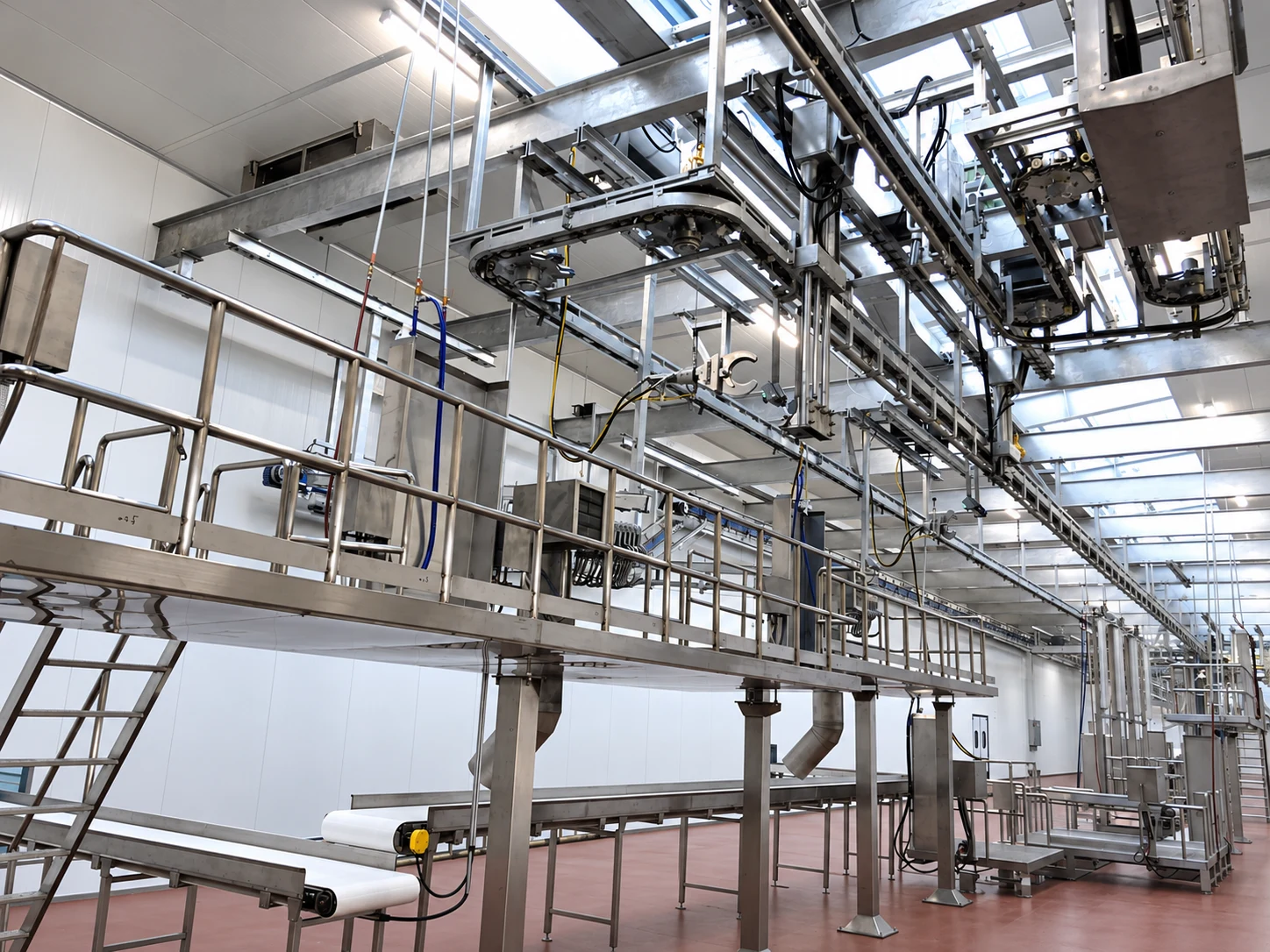 Cattle dressing conveyor and manual evisceration work platforms