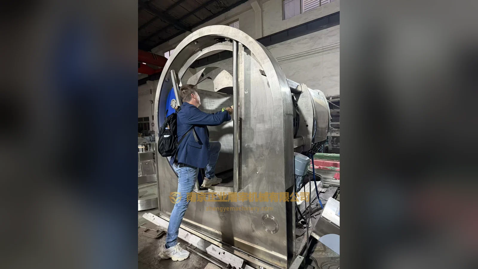 Polish clients examine the interior structure of the rotary ritual slaughter box
